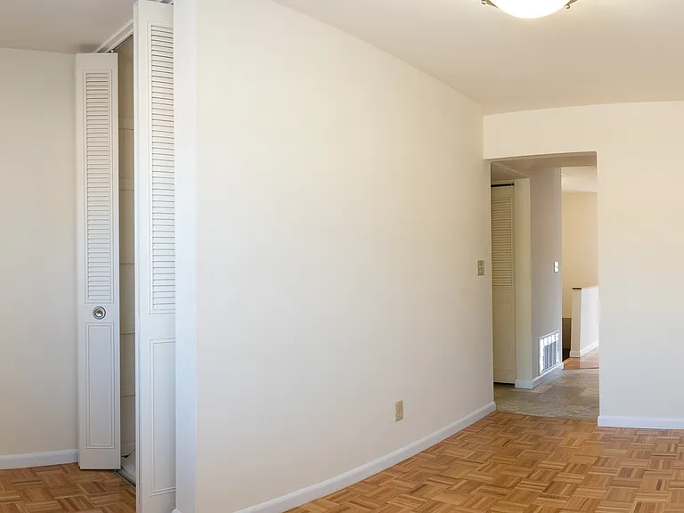 Berdan Court — Photo 18