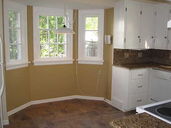 3rd image of 525 Butterfield Dr