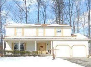 421 Greenbriar Dr, Cortland, OH