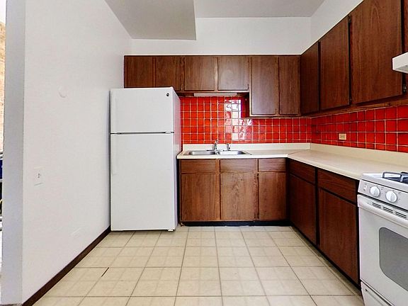 3rd image of 3535 N Southport Ave #3