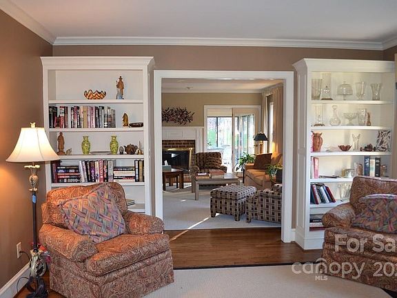 4th image of 3923 Windwood Cir
