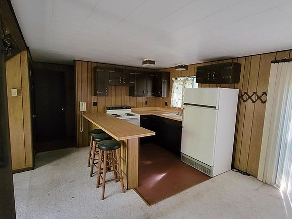 3rd image of 1013 Hemlock Way