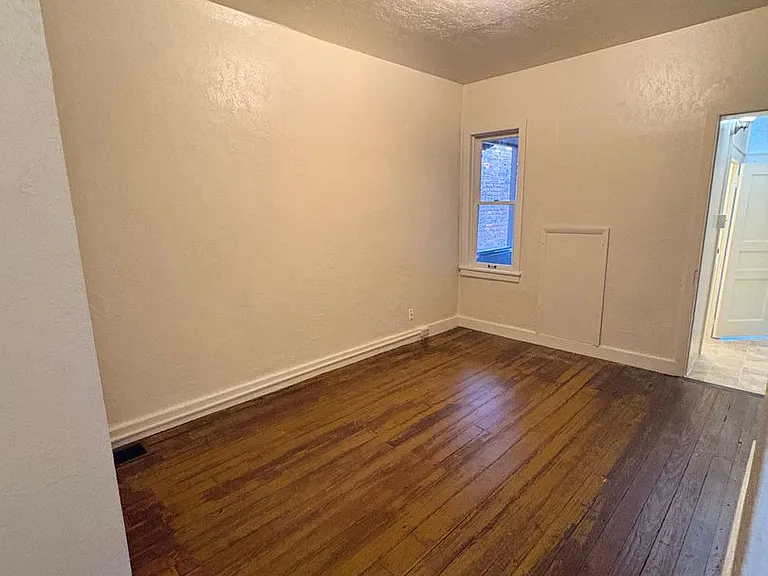 144 E Maple St — Photo 12