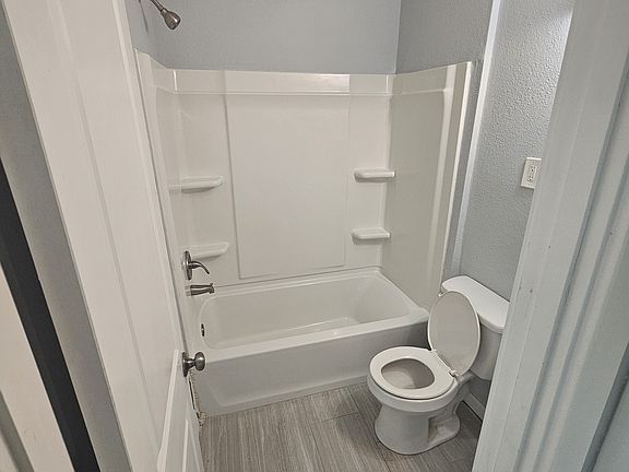 3rd image of 293 Choate St #293