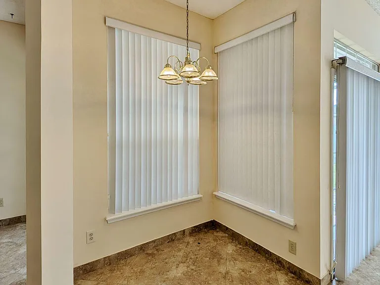 2413 Cedar Trace Dr W — Photo 15