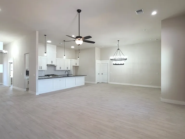 9304 SW 35th St — Photo 11