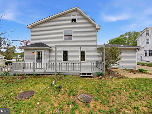 4th image of 755 Main St