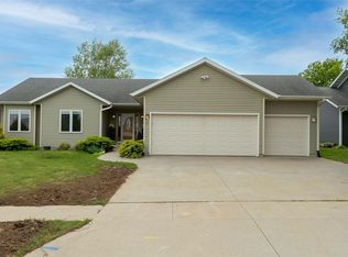21 Eastwood St, Pella, IA 50219