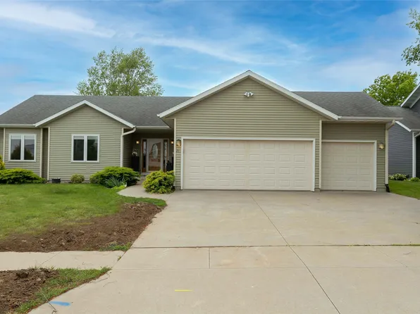 21 Eastwood St, Pella, IA 50219