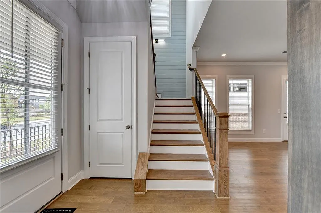4 bed, 3.5 bath, 2300 sqft, $3,950 — Photo 4
