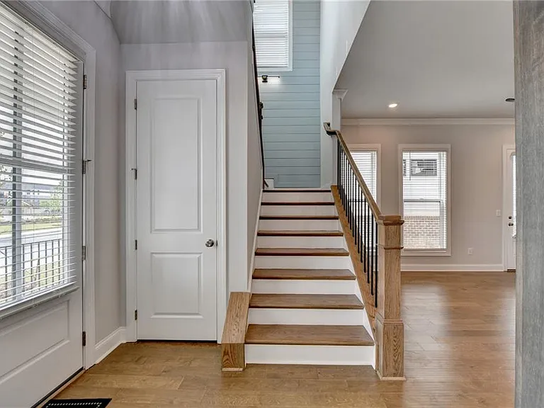 4536 Molder Dr — Photo 4