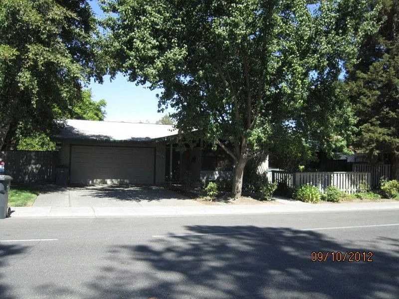 3021 Catalina Dr photo 1