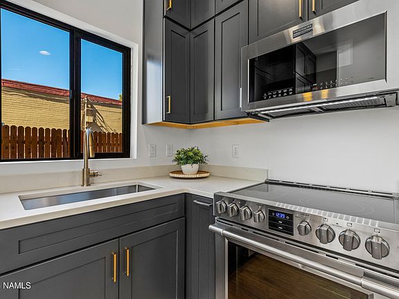 5th image of 302 W Oak Ave #1