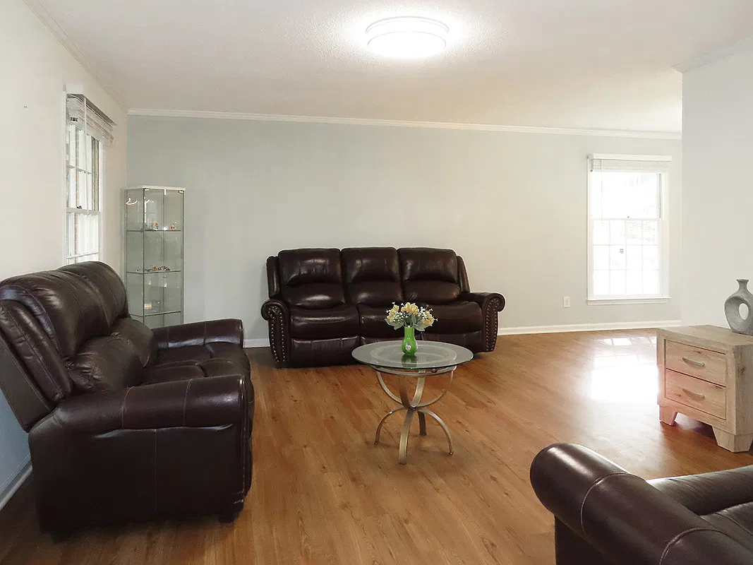 4 bed, 2020 sqft, $2,500 — Photo 3