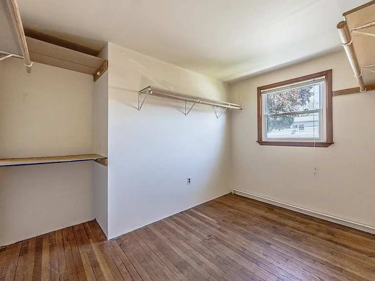 88 Maple Ave — Photo 9