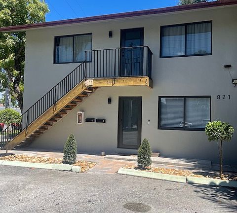 3rd image of 821 SE 18th St