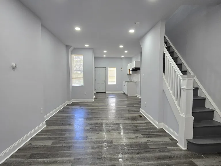 2825 W Clementine St — Photo 1