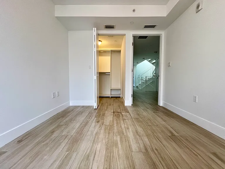 1000 99th St #3 — Photo 19
