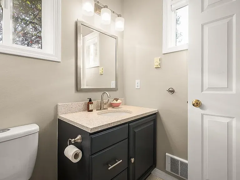 648 Denver St — Photo 18