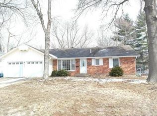8921 Robinson Dr, Overland Park, KS 66212