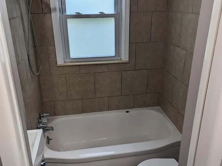 74 Northbound Gratiot Ave #1/2 — Photo 14