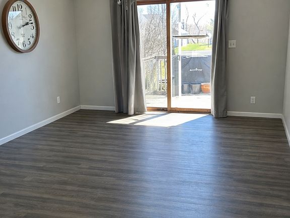 3rd image of 1863 Sunset Dr