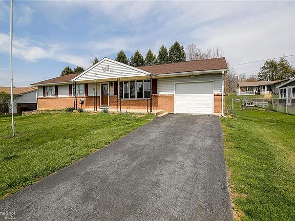 3rd image of 2115 Wisteria Cir