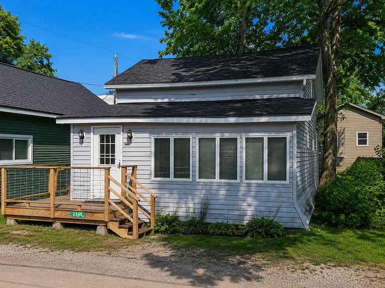 2040 Linden St — Photo 15