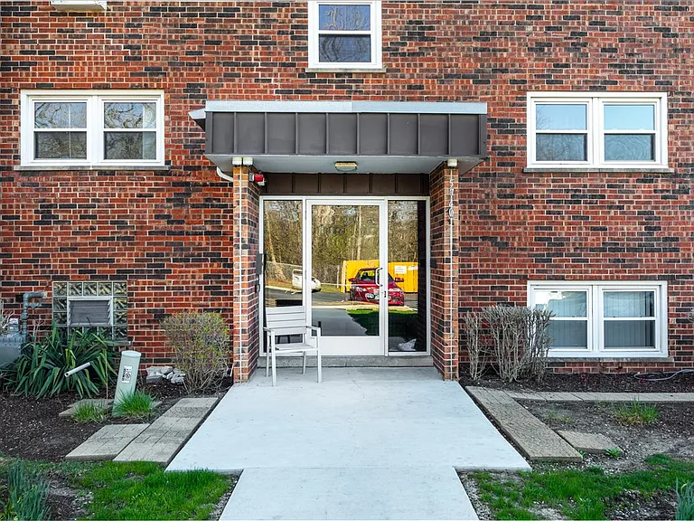 5740 East Ave #2D — Photo 2
