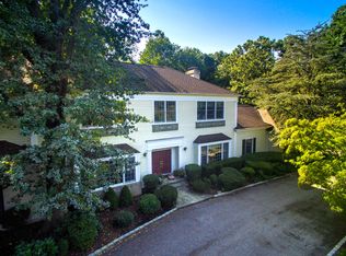 7 Copperfield Ln, Glen Head, NY 11545