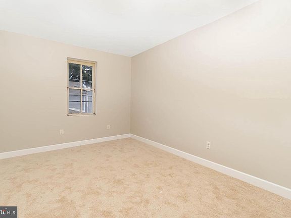 4th image of 62 Breckenridge St