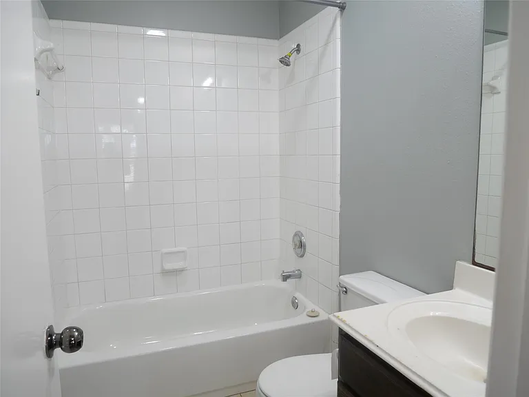 11931 Panay Village Cir — Photo 17