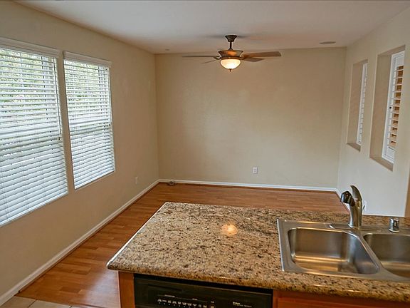 5th image of 24008 Bridgeport Ln Unit 7