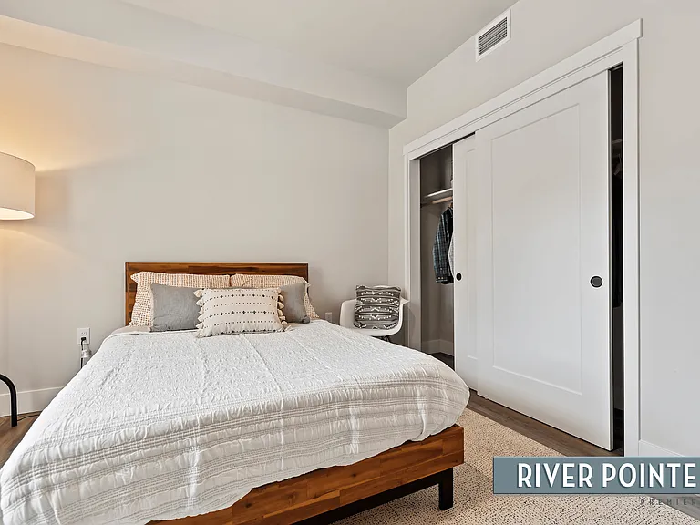 River Pointe Apartments — Photo 13
