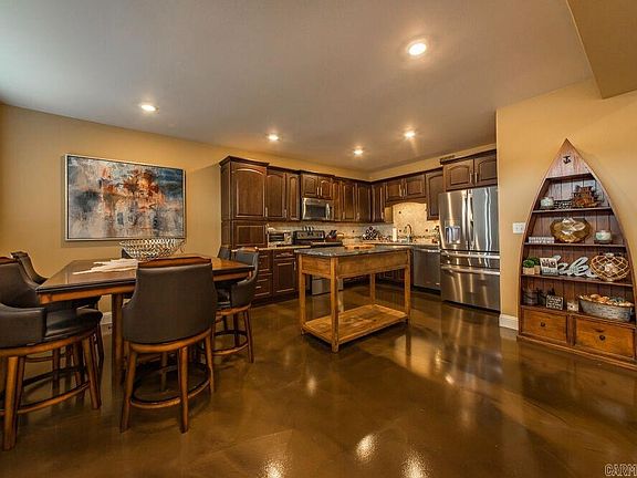 3rd image of 7910 Edgemont Rd Suite 302