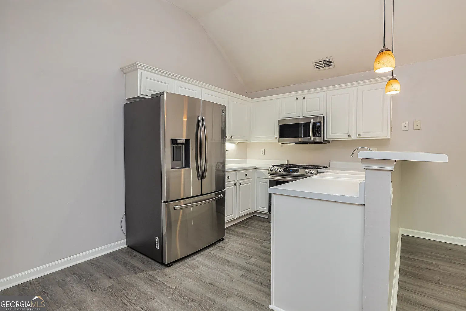 3 bed, 1417 sqft, $2,300 — Photo 2