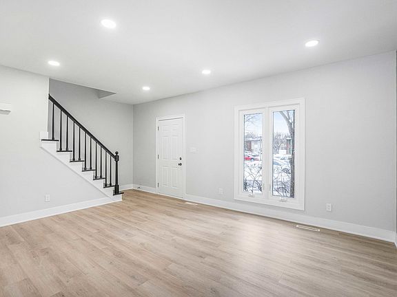 3rd image of 33 Pioneer Park Pl