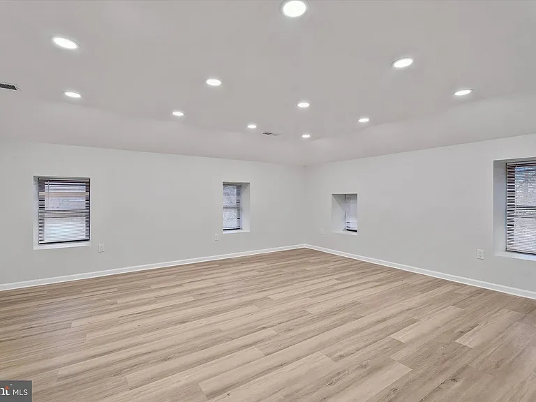4359 Fleming St — Photo 27