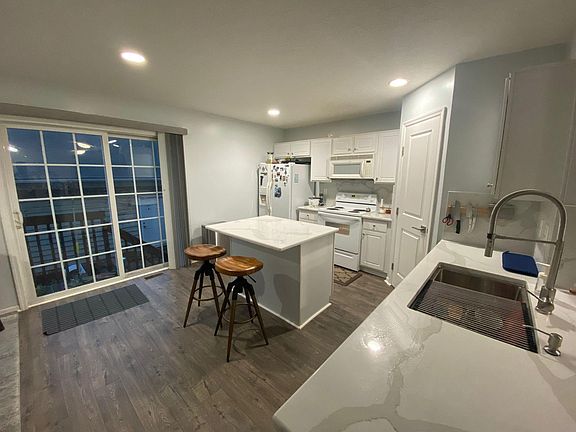 Kitchen with Quartz_s counter tops and backsplash