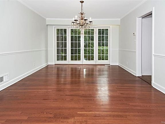 5th image of 10 Fieldstone Rd