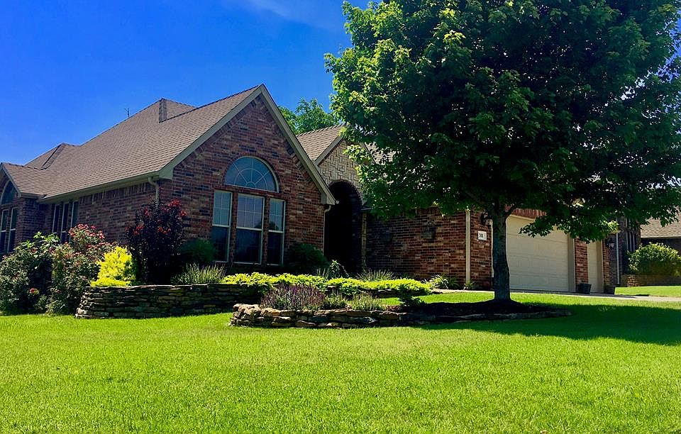 1st image of 301 NE Marina Dr