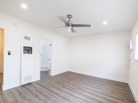3rd image of 4848 St Charles Pl APT 8
