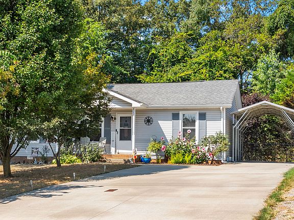 4th image of 823 Princeton Cir
