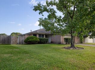 475 Lost Rock Dr, Webster, TX 77598