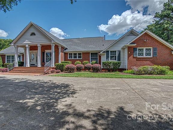 4th image of 3138 Imperial Dr