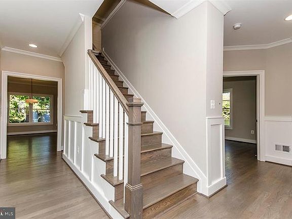 4th image of 7413 Sportsman Dr