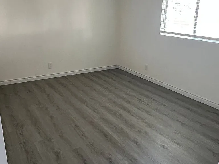 662 N Gordon St — Photo 7