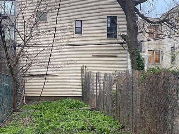 5th image of 217 Maujer St APT 1L