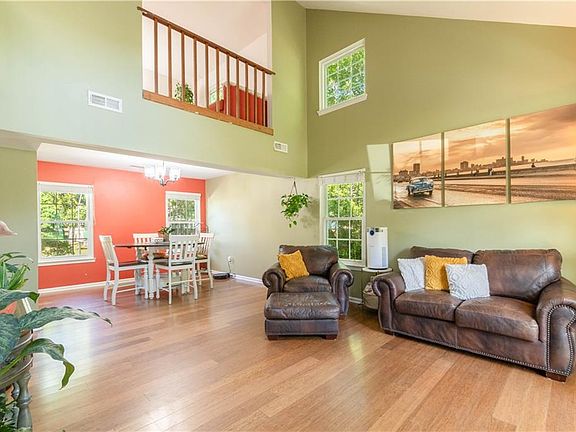 4th image of 105 Kyle Cir