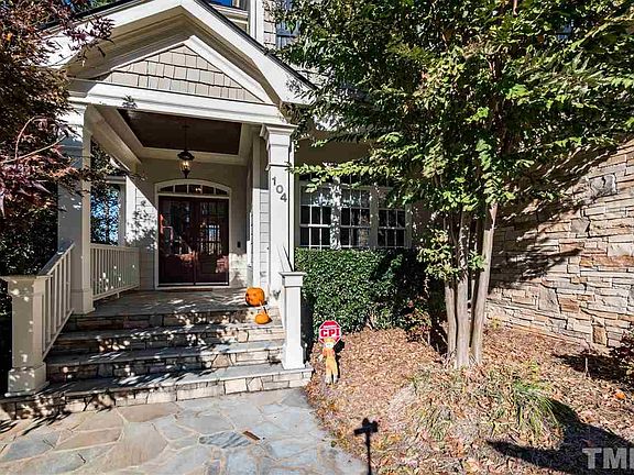 2nd image of 104 McLeod Forest Cir